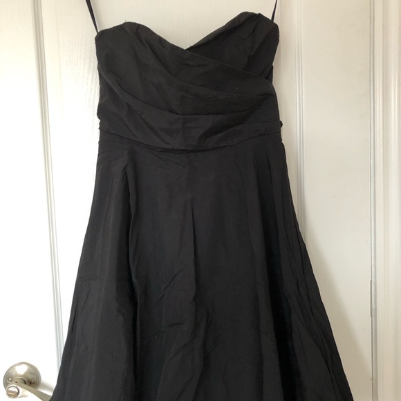 Strapless little black dress with tulle - Picture 1 of 3